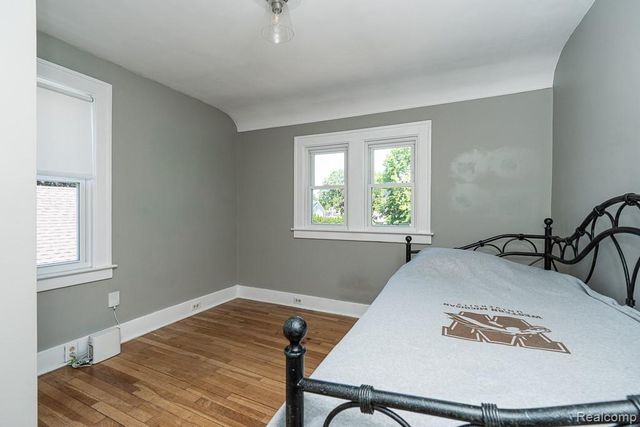 22612 Arcadia Street, Saint Clair Shores, MI 48082