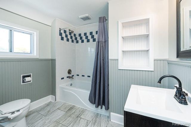 22612 Arcadia Street, Saint Clair Shores, MI 48082