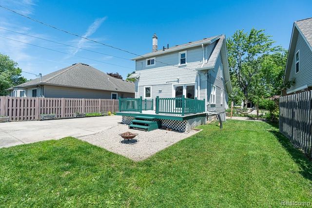 22612 Arcadia Street, Saint Clair Shores, MI 48082
