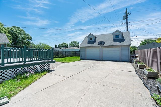 22612 Arcadia Street, Saint Clair Shores, MI 48082