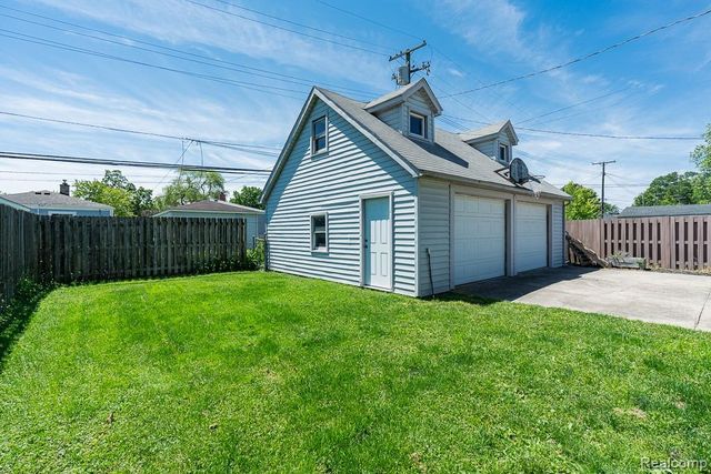 22612 Arcadia Street, Saint Clair Shores, MI 48082