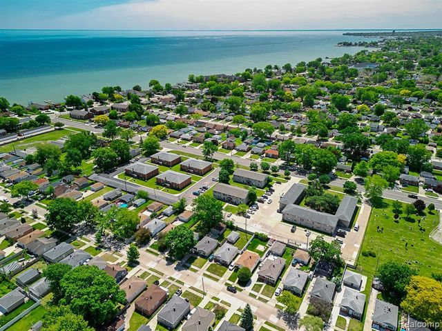 22612 Arcadia Street, Saint Clair Shores, MI 48082