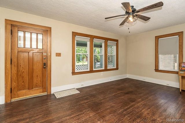 22612 Arcadia Street, Saint Clair Shores, MI 48082