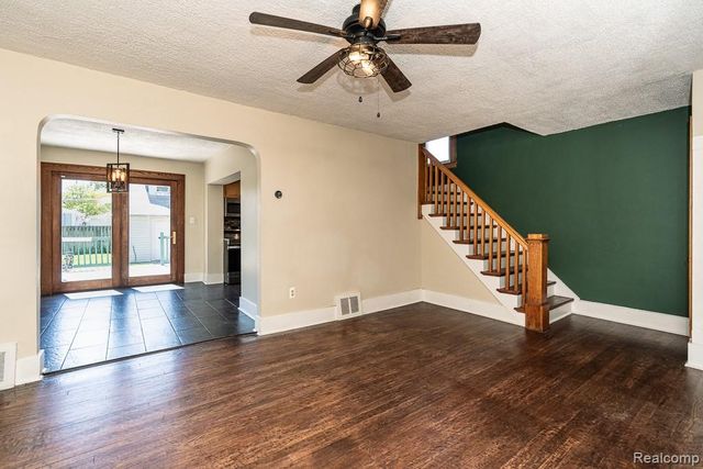 22612 Arcadia Street, Saint Clair Shores, MI 48082
