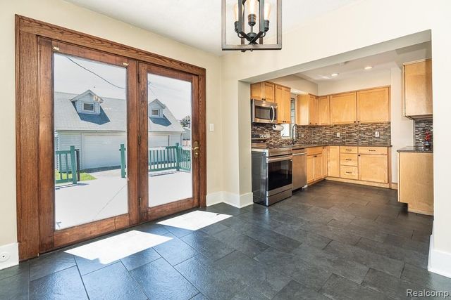 22612 Arcadia Street, Saint Clair Shores, MI 48082