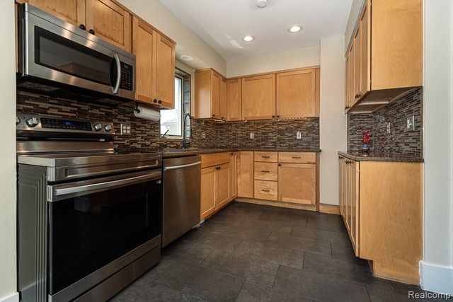 22612 Arcadia Street, Saint Clair Shores, MI 48082