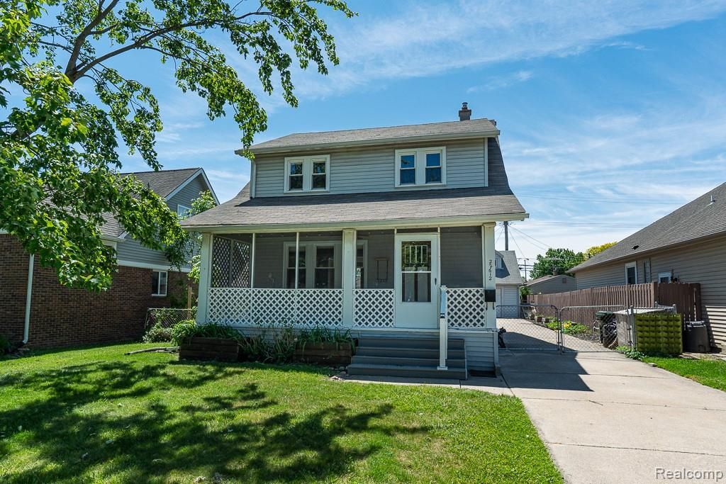 22612 Arcadia Street, Saint Clair Shores, MI 48082