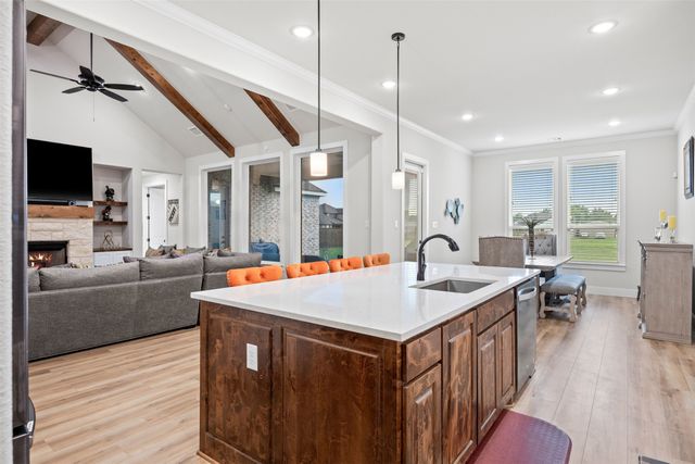 321 Rolling Meadows Drive, Waxahachie, TX 75165