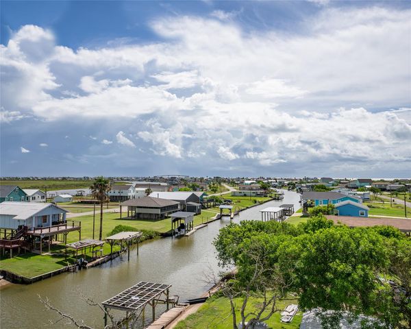 1056 County Road 202, Sargent, TX 77414