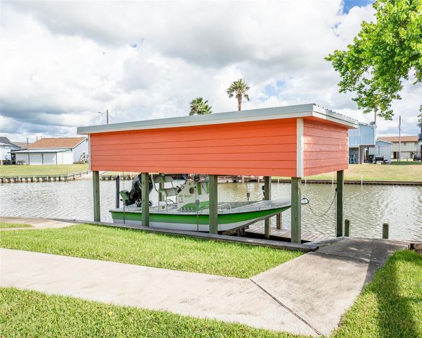 1056 County Road 202, Sargent, TX 77414
