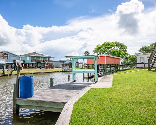 1056 County Road 202, Sargent, TX 77414