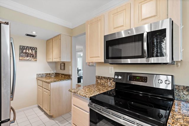 5393 SE Miles Grant Road SE 202, Stuart, FL 34997