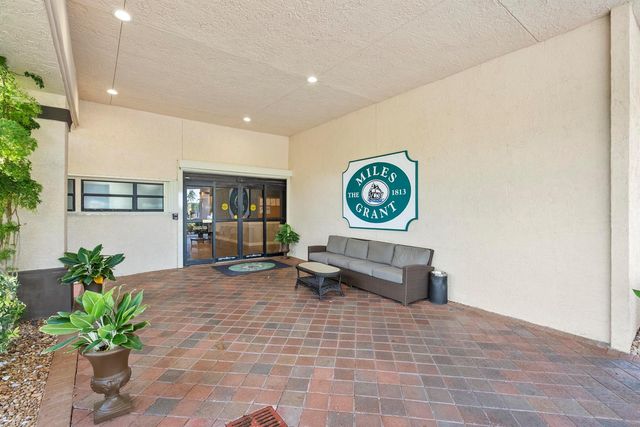 5393 SE Miles Grant Road SE 202, Stuart, FL 34997