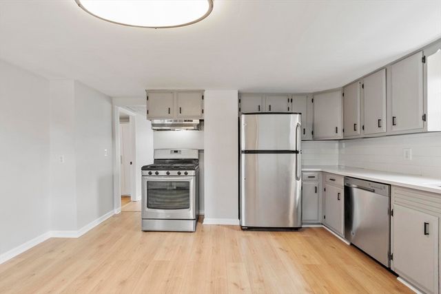 52 Auburn St, Lowell, MA 01852