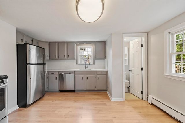 52 Auburn St, Lowell, MA 01852