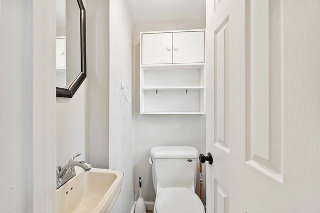 52 Auburn St, Lowell, MA 01852