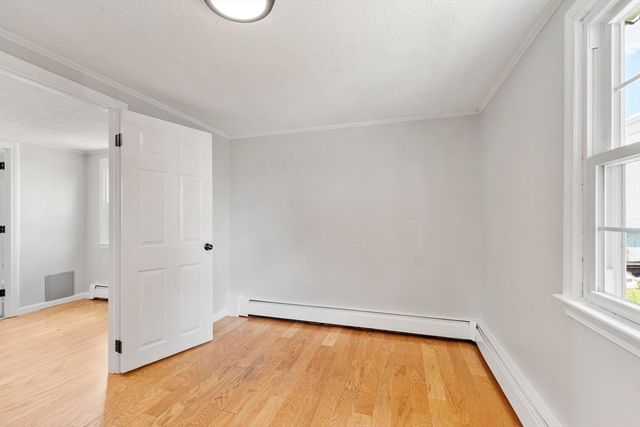 52 Auburn St, Lowell, MA 01852