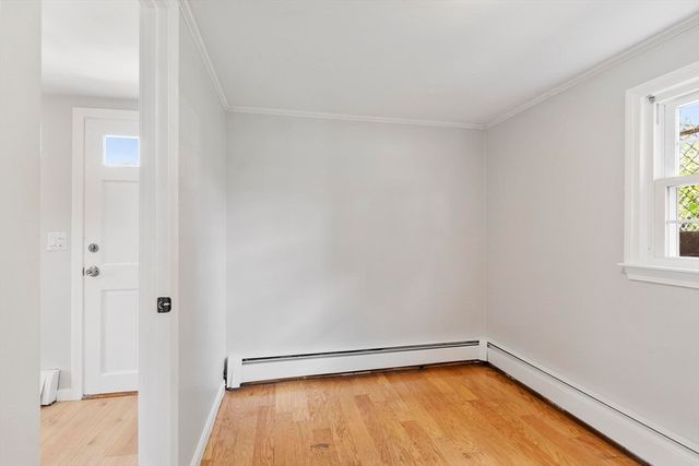 52 Auburn St, Lowell, MA 01852
