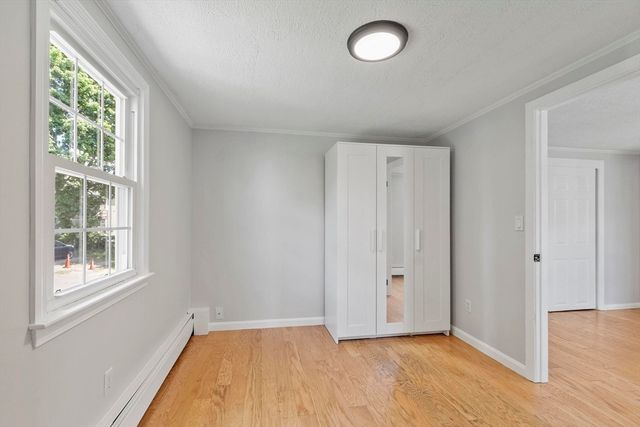 52 Auburn St, Lowell, MA 01852