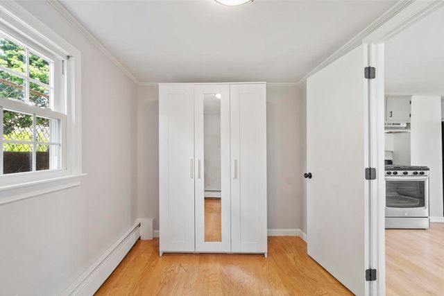 52 Auburn St, Lowell, MA 01852