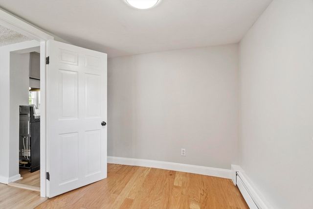 52 Auburn St, Lowell, MA 01852