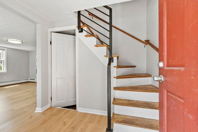 52 Auburn St, Lowell, MA 01852