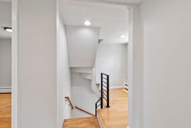 52 Auburn St, Lowell, MA 01852