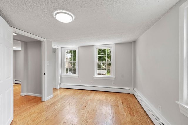 52 Auburn St, Lowell, MA 01852