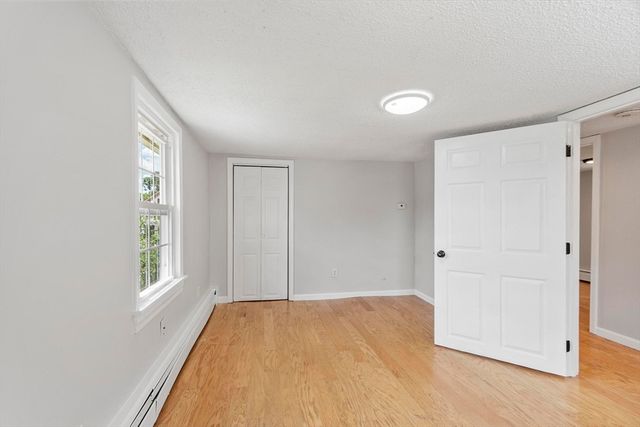 52 Auburn St, Lowell, MA 01852