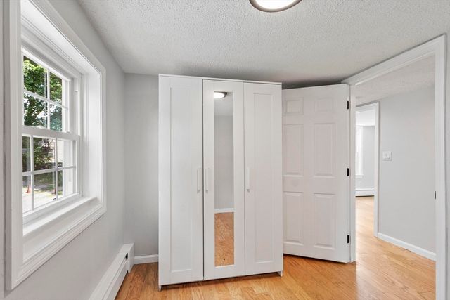 52 Auburn St, Lowell, MA 01852