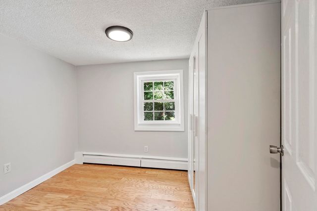 52 Auburn St, Lowell, MA 01852