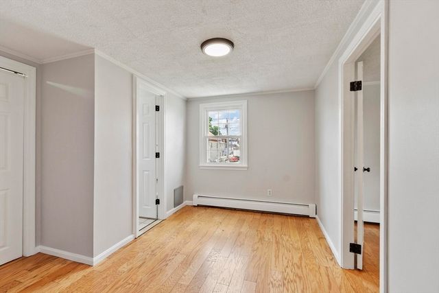 52 Auburn St, Lowell, MA 01852