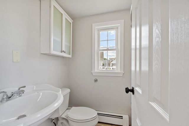 52 Auburn St, Lowell, MA 01852