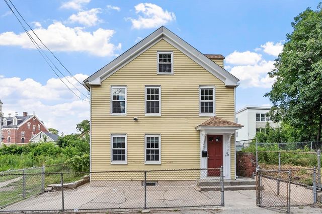 52 Auburn St, Lowell, MA 01852