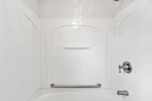 52 Auburn St, Lowell, MA 01852