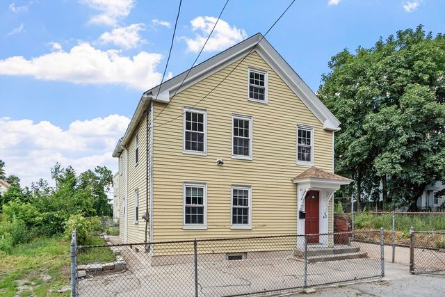 52 Auburn St, Lowell, MA 01852