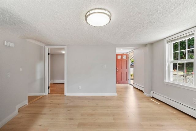 52 Auburn St, Lowell, MA 01852