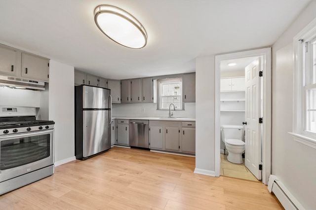 52 Auburn St, Lowell, MA 01852