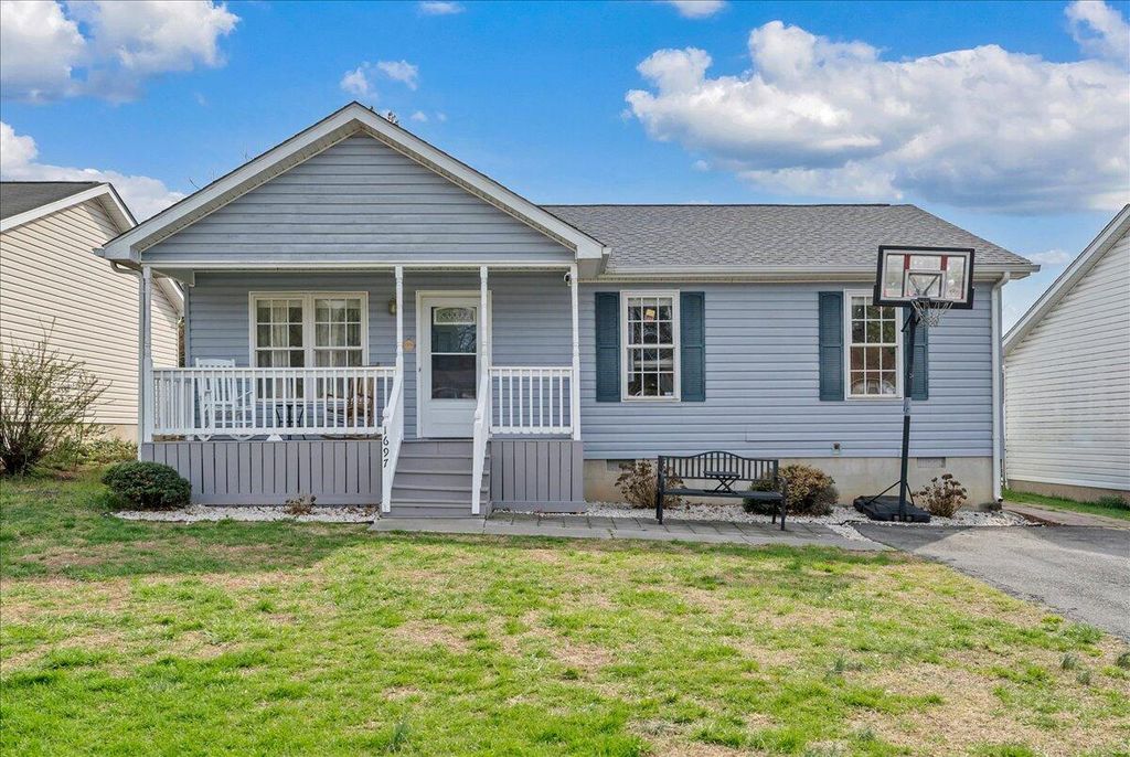 1697 Gordon AVE, Roanoke, VA 24014