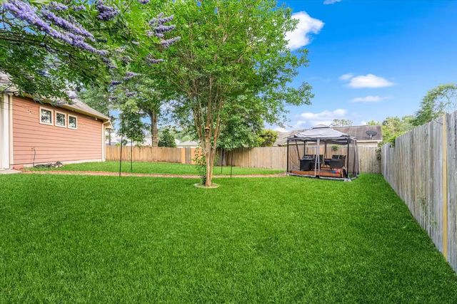 976 Northampton Drive, Conroe, TX 77303