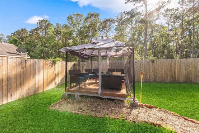 976 Northampton Drive, Conroe, TX 77303