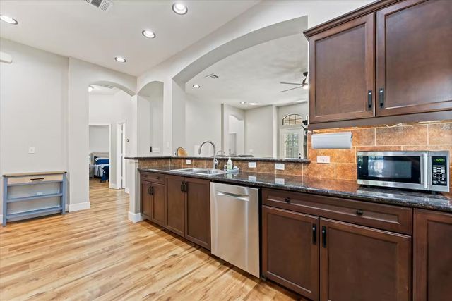 976 Northampton Drive, Conroe, TX 77303
