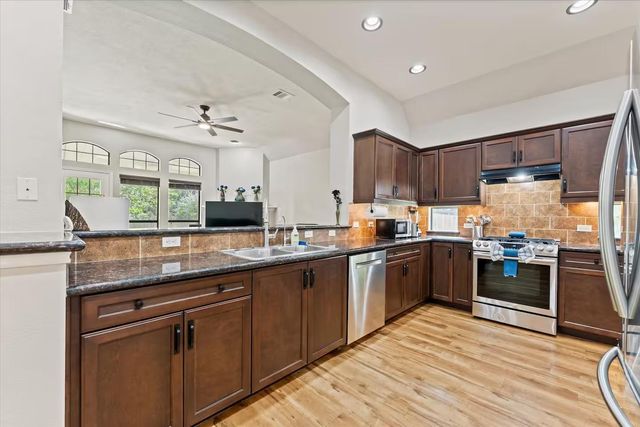 976 Northampton Drive, Conroe, TX 77303