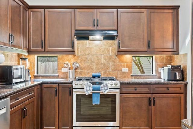 976 Northampton Drive, Conroe, TX 77303
