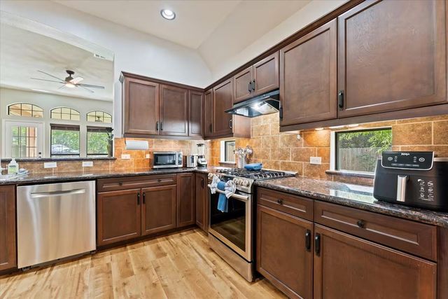 976 Northampton Drive, Conroe, TX 77303