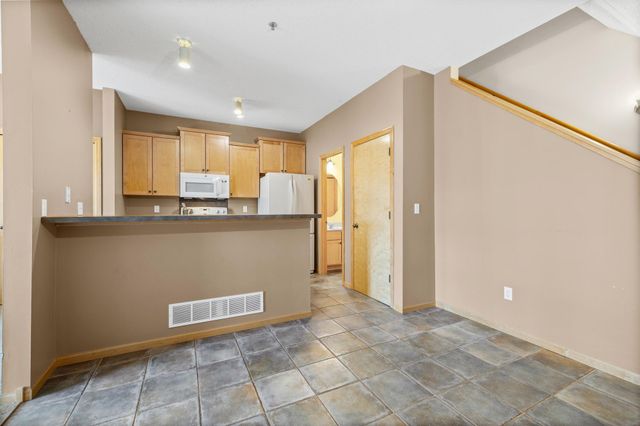 2320 Lower Afton Road E 423, Maplewood, MN 55119