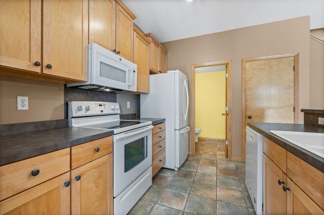 2320 Lower Afton Road E 423, Maplewood, MN 55119