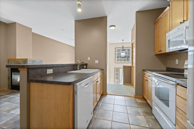 2320 Lower Afton Road E 423, Maplewood, MN 55119