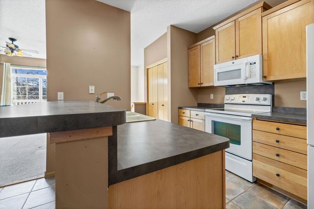 2320 Lower Afton Road E 423, Maplewood, MN 55119
