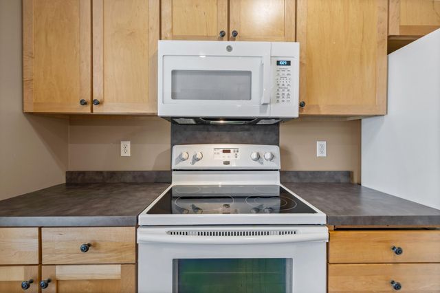 2320 Lower Afton Road E 423, Maplewood, MN 55119